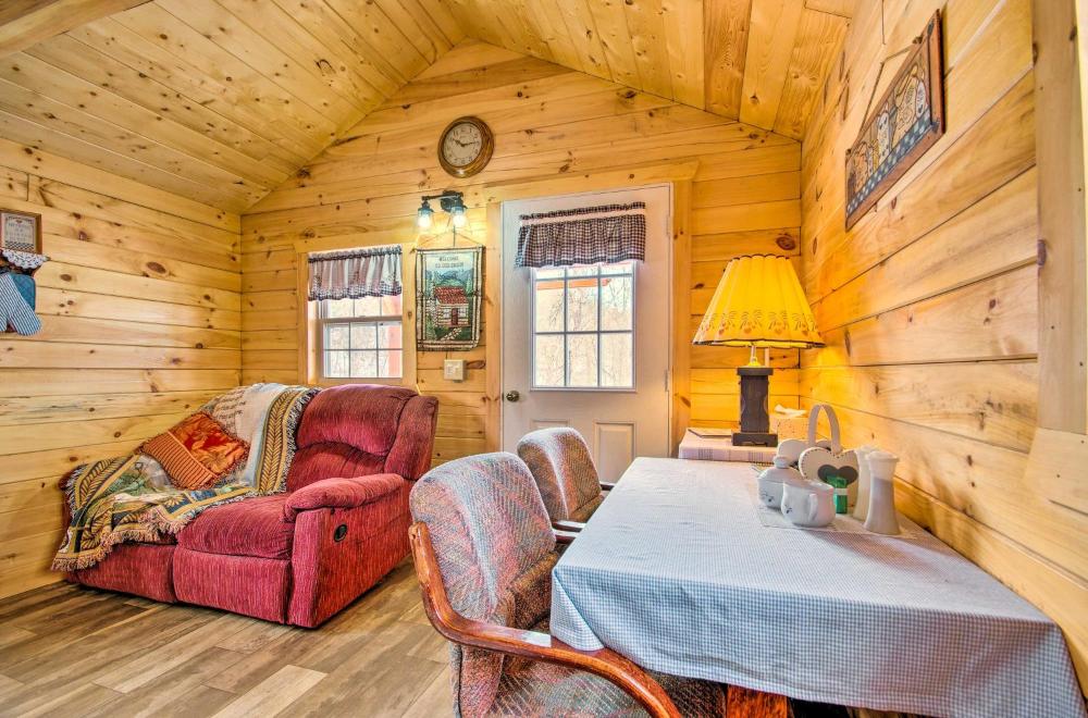 Creek Views and Grill Idyllic Florence Cabin